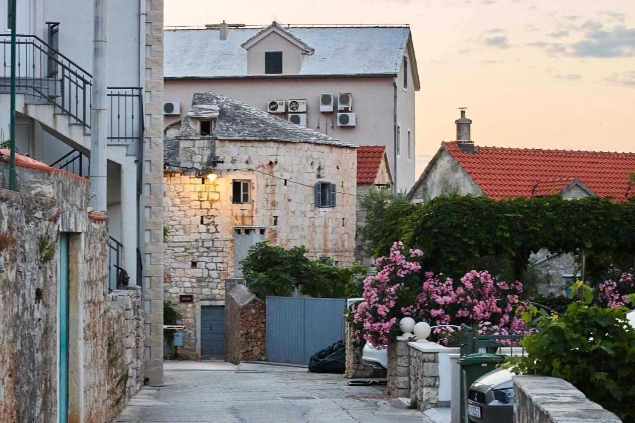 Guest House Marija Bol Exterior photo
