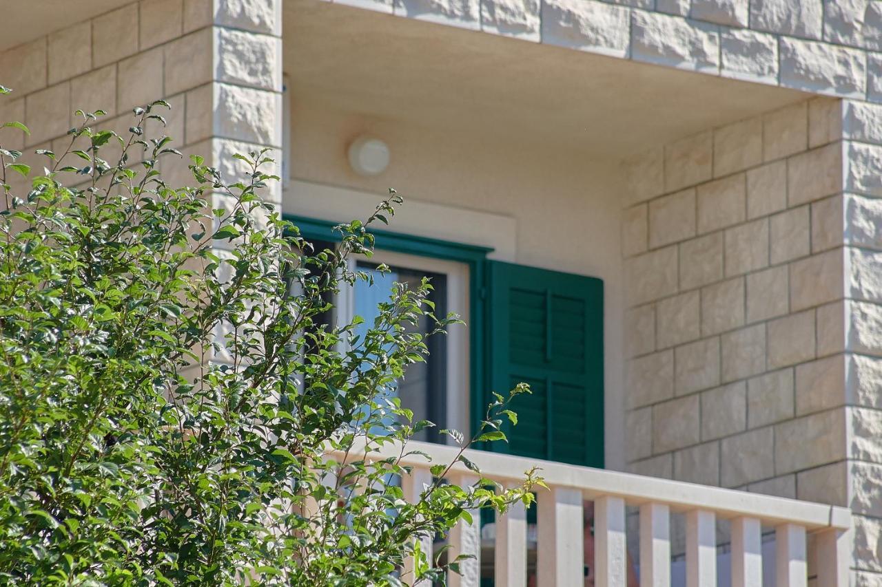 Guest House Marija Bol Exterior photo