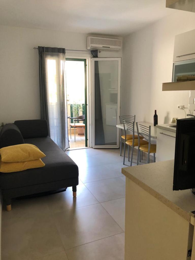 Guest House Marija Bol Exterior photo